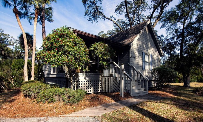 Ocean Ridge Cottage | 907 Shelter Cove: Lagoon-View Cottage in Gated Community