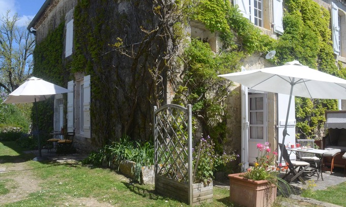 Serignac Apartment | Charming 90m2 Apartment in Historic Estate with Pool