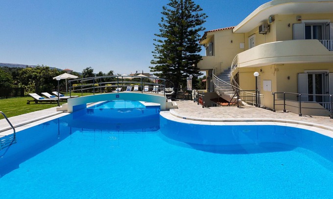 Houdetsi Villa | Experience Ultimate Fun with Pool, Sports & Ocean Views