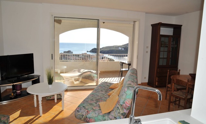 Cerbere House | Spacious T3 Apartment with Ocean View Near Beautiful Beaches