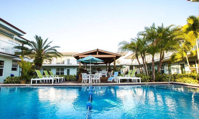Ocean Ridge House | Spacious 2-Bedroom Motel for 6 Guests with Pool Access