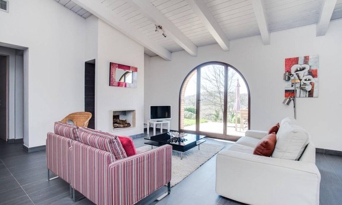 Trequanda Villa | Spacious Villa with Pool, Kitchen & Room for 4 Guests