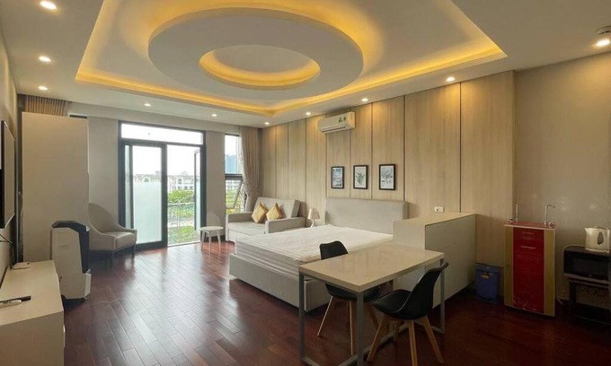 Nhat Tan Apartment | Top-Rated 93 Trịnh Công Sơn Home with Wheelchair Access