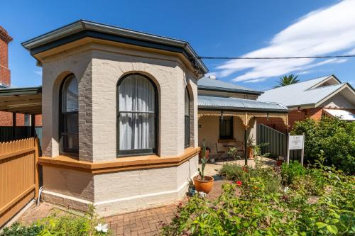 Wagga Wagga Apartment | Premier 94Best Apartments with Pool and High Guest Ratings