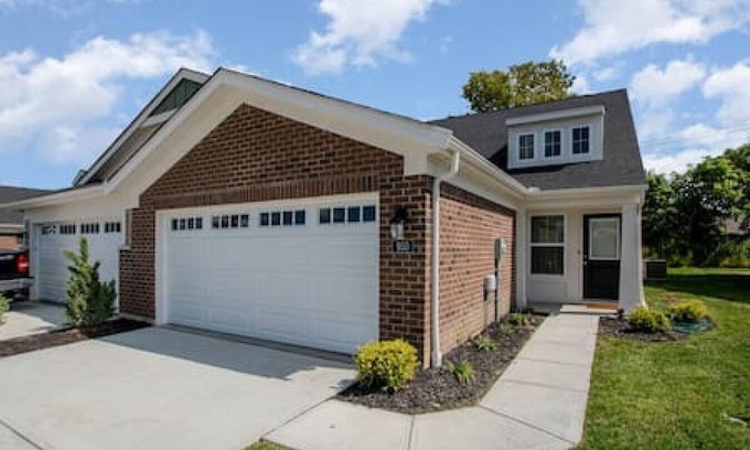 Lebanon House | Modern Retreat at 950 Southline in Lebanon with Pool