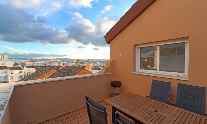 Tarifa Ski Chalet | Explore Casa Tarik: Pet-Friendly Retreat with Spa & Breakfast