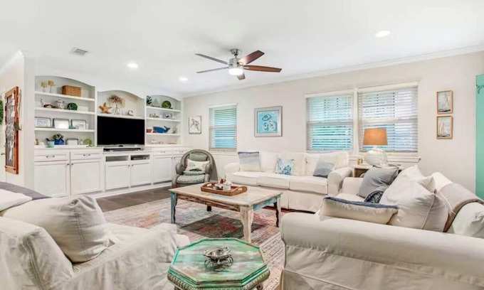 Fernandina Beach House | Pet-Friendly Piney Island House: Ideal for Families & Groups