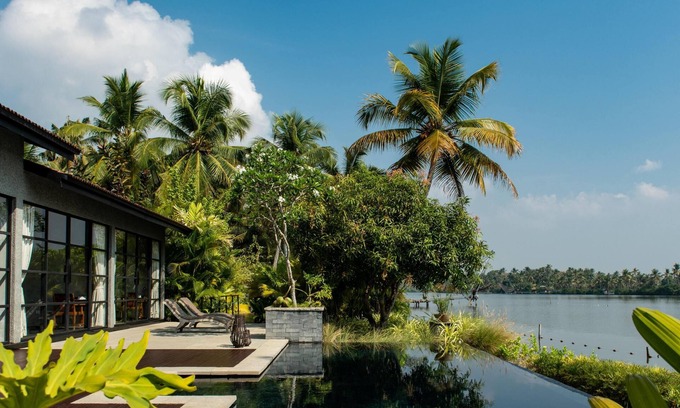 Kumbalam Villa | Idyllic 4-Bedroom Backwater Villa at Panangad
