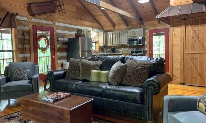 Mentone House | Cozy Log Cabin with Hot Tub, Pets Welcome & Ocean View