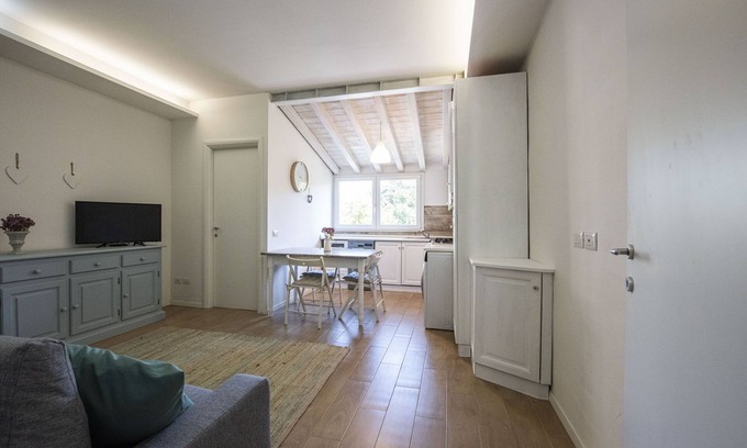 Palombina Nuova Apartment | Welcoming 99 Via Esino Appartamento with Breakfast Included