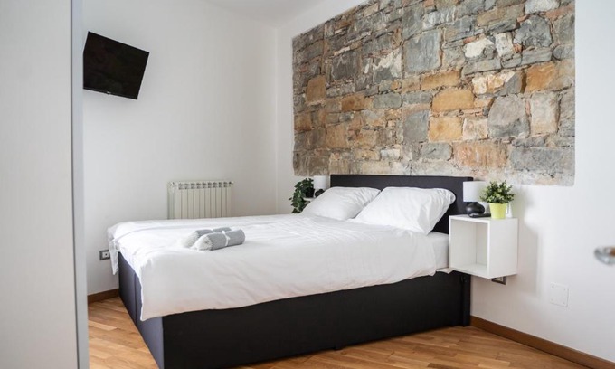 Citta Nuova-Barriera Nuova-San Vito-Citta Vecchia Apartment | Child-Friendly Retreat at 9b The Apartments with Hot Tub