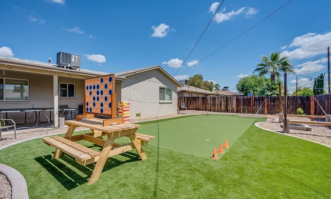 Cox Heights House | Spring Training Getaway at 9Beds with Pool & Golf Access