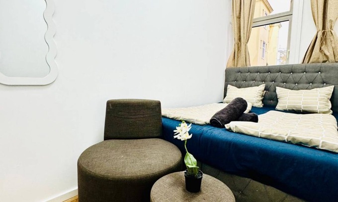 Brigittenau Apartment | 9BR Apartment for 18P, 12-Min Walk to Augarten