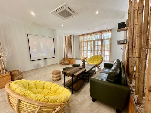 Duong To House | Inviting 9BR Phu Quoc Beach Townhouse with Pools & Views