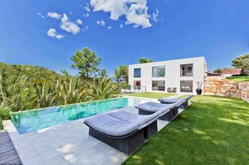 Vallauris Villa | Indulge in Villa Mila: 4-Star Retreat with Heated Pool & Sauna