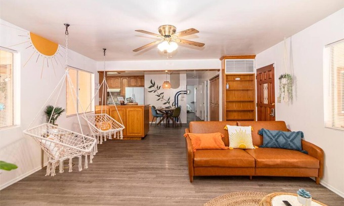South Redlands House | Boho Retreat: 9min to Univ of Redlands & Downtown Access