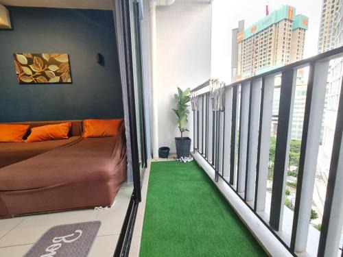 Shah Alam Apartment | Spacious ISuite for 9 Pax with Pool & Smart TV in I-City