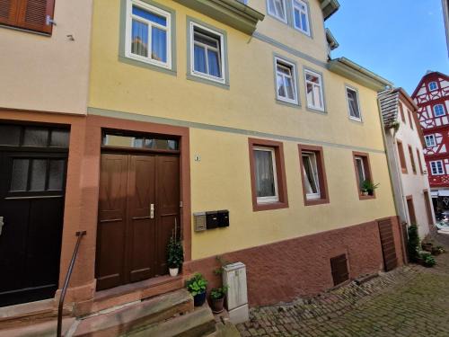 Miltenberg Apartment | Discover 9ter Riese Dachgeschoss-Fewo: Pet & Child Friendly
