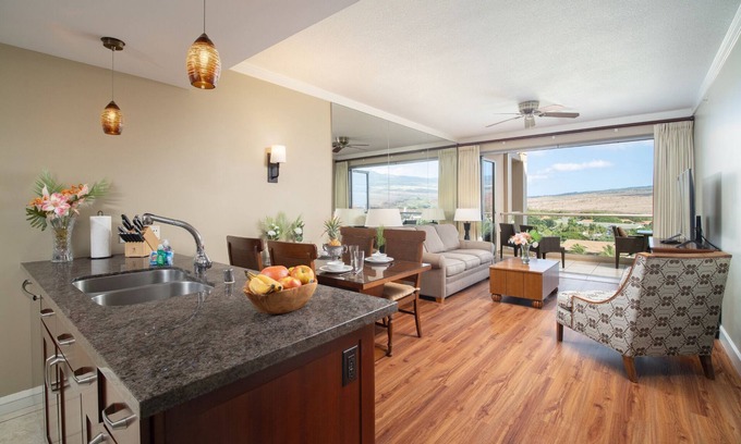 Lahaina Condo | 9th-Floor Mountain View Suite and Expansive Lanai at Honua Kai