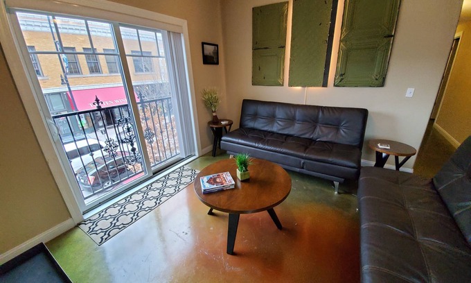 Columbia Apartment | Top-Rated 9th St. Beals Loft with Spa & Family-Friendly Amenities