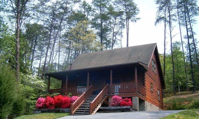 Pigeon Forge Cabin | Guest Rated 10/10: Mountain View Retreat with Private Pool