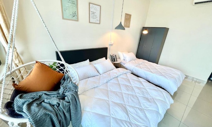Shah Alam Apartment | Cozy 4-Star Studio with Pool & Fast Wifi in Trefoil Setia Alam