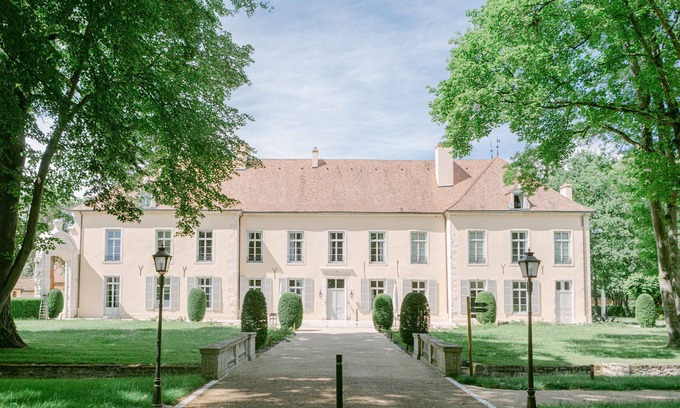 Saint-Loup-Geanges Other | Just 10 km from Beaune - Experience Le Château de Maizières