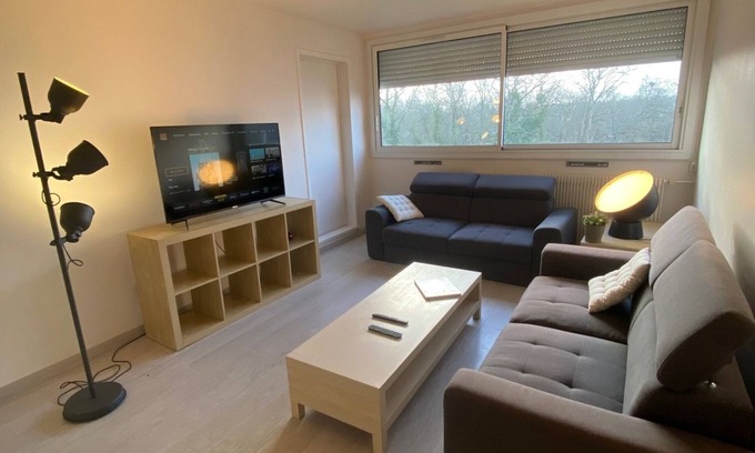 Cergy Apartment | Family-Friendly Apartment Near JO Kayak Center in 10 Min