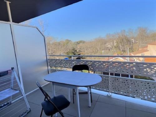Vias Apartment | Cozy Apartment Steps from the Beach for Family Getaways