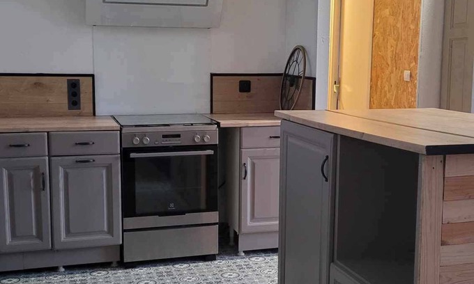 Vaudrimesnil House | Inviting Gîte Near Cotentin Beaches for Family & Friends