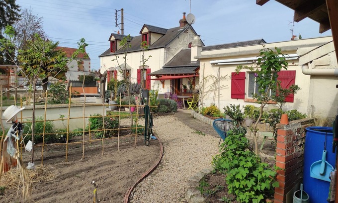 Chalette-sur-Loing House | Convenient Hotel Escape Near Paris and Loire Châteaux