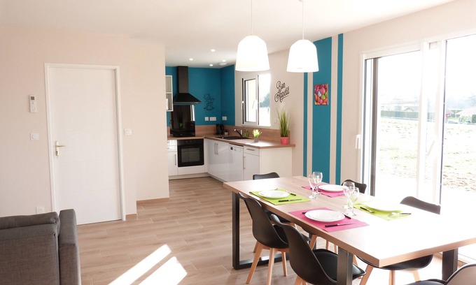 Saint-Pardoux House | Tranquil Retreat Near the Lake with Family-Friendly Perks