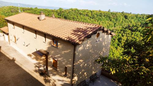 Grotte di Castro House | Escape to A 2 Passi dal Lago: Oceanfront Bliss Awaits