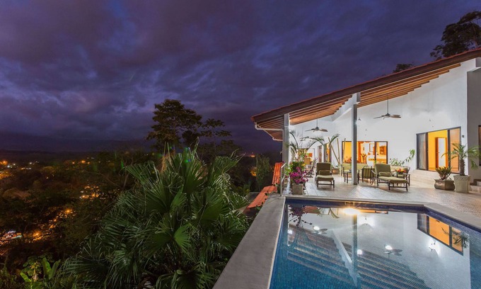 El Cerro Villa | Exquisite 3-Bedroom Retreat with Oceanfront Views