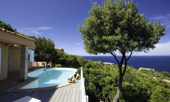 Costa Paradiso House | Oceanfront Retreat with Infinity Pool & Breathtaking Views