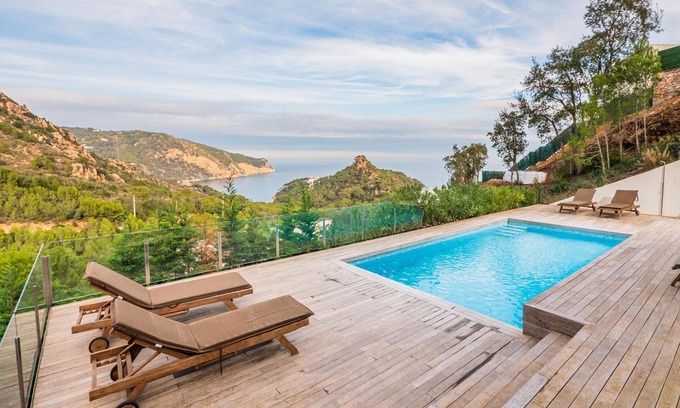Aiguablava Apartment | Inviting A-31 Begur Aiguablava: Family-Friendly Getaway