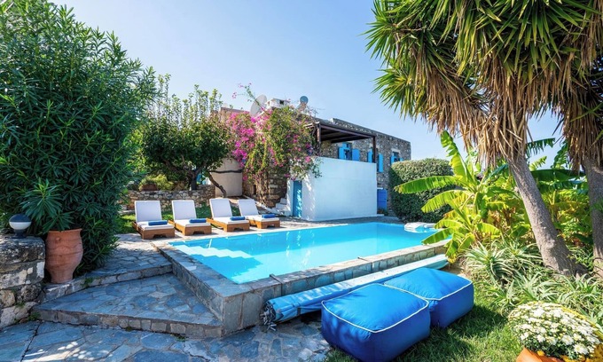 Roumeli House | Inviting 3-Bedroom Country House with Pool Near the Beach