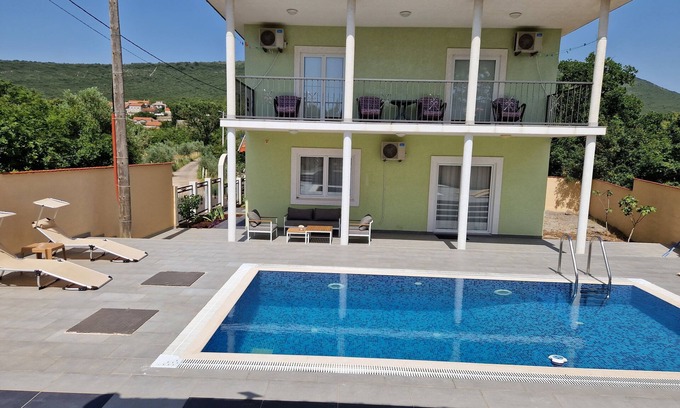 Klinci Villa | Idyllic 4-Bedroom Villa with Private Pool near the Sea