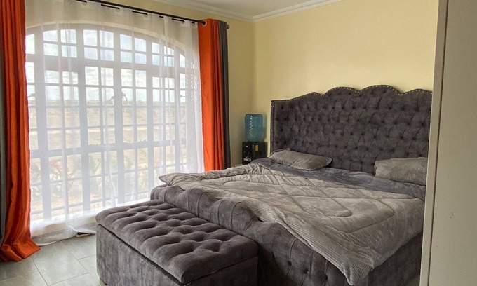Isinya House | Family-Friendly 4-Bedroom Bungalow with Breakfast Included