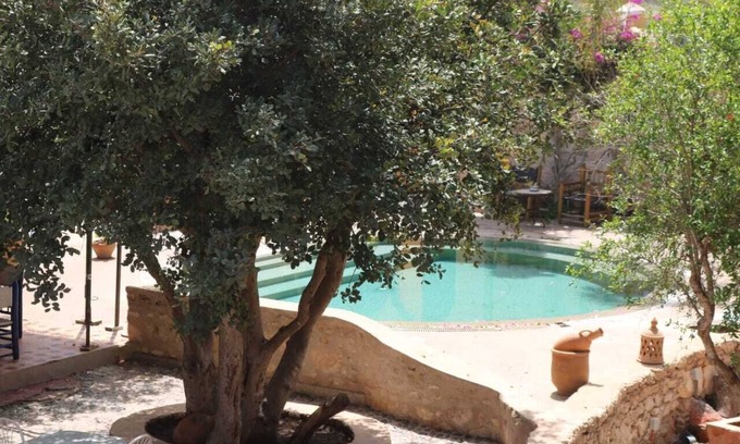 Ghazoua Villa | Convenient Retreat: 7 Bedrooms, Pool & Breakfast Included