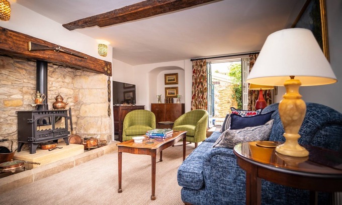 Sherborne Cottage | Relaxing Babbacombe & Sherborne: Perfect for 6 Guests