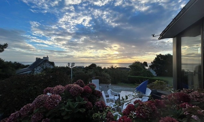 Groix Villa | A BALCONY OVER THE SEA 3 BEACHES AT THE FOOT OF THE VILLA Wahoo!