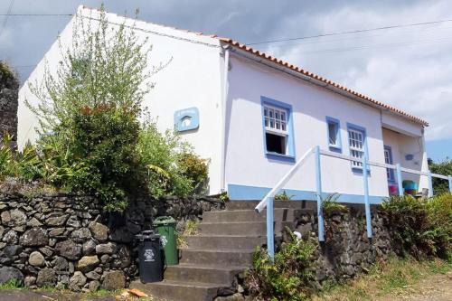 Lajes das Flores House | Cozy A Barraka: Family-Friendly Retreat in Flores
