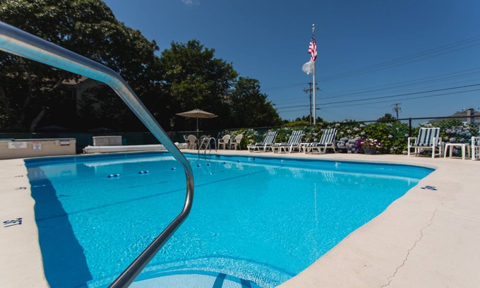 West Harwich Hotel | Beach Breeze Inn: Eco-Friendly Retreat with Ocean Views