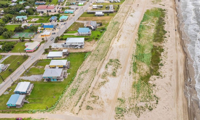 Grand Isle House | A Beach Sanctuary: Oceanfront Retreat with Great Amenities