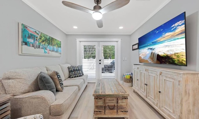 Truman Annex Condo | *A BEACHY VIEW @ THE TRUMAN ANNEX IN KEY WEST*