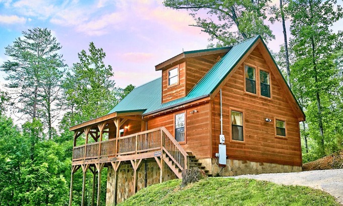 Caton Cabin | Secluded 2-Bedroom Cabin at Birds Creek Resort, Pigeon Forge