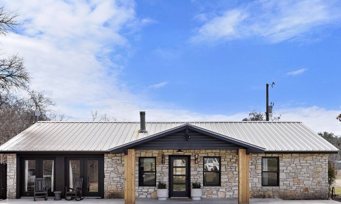 Blanco House | Discover a Functional Central Texas Hideaway with Pool Access