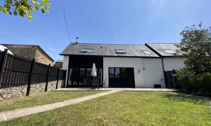 Honiton Cottage | Historic 400-Year-Old Barn Conversion - Pet-Friendly Stay
