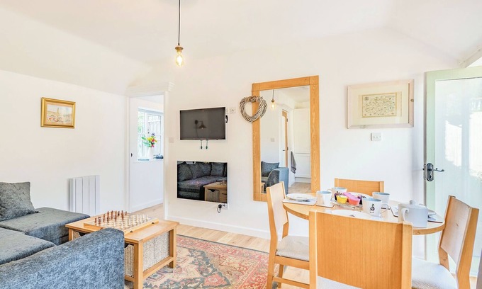 Irstead Cottage | Delightful Cottage with Lake View & Pet-Friendly Amenities